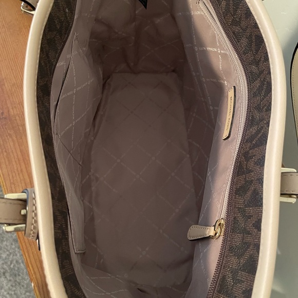 Michael Kors bag - Picture 3 of 3